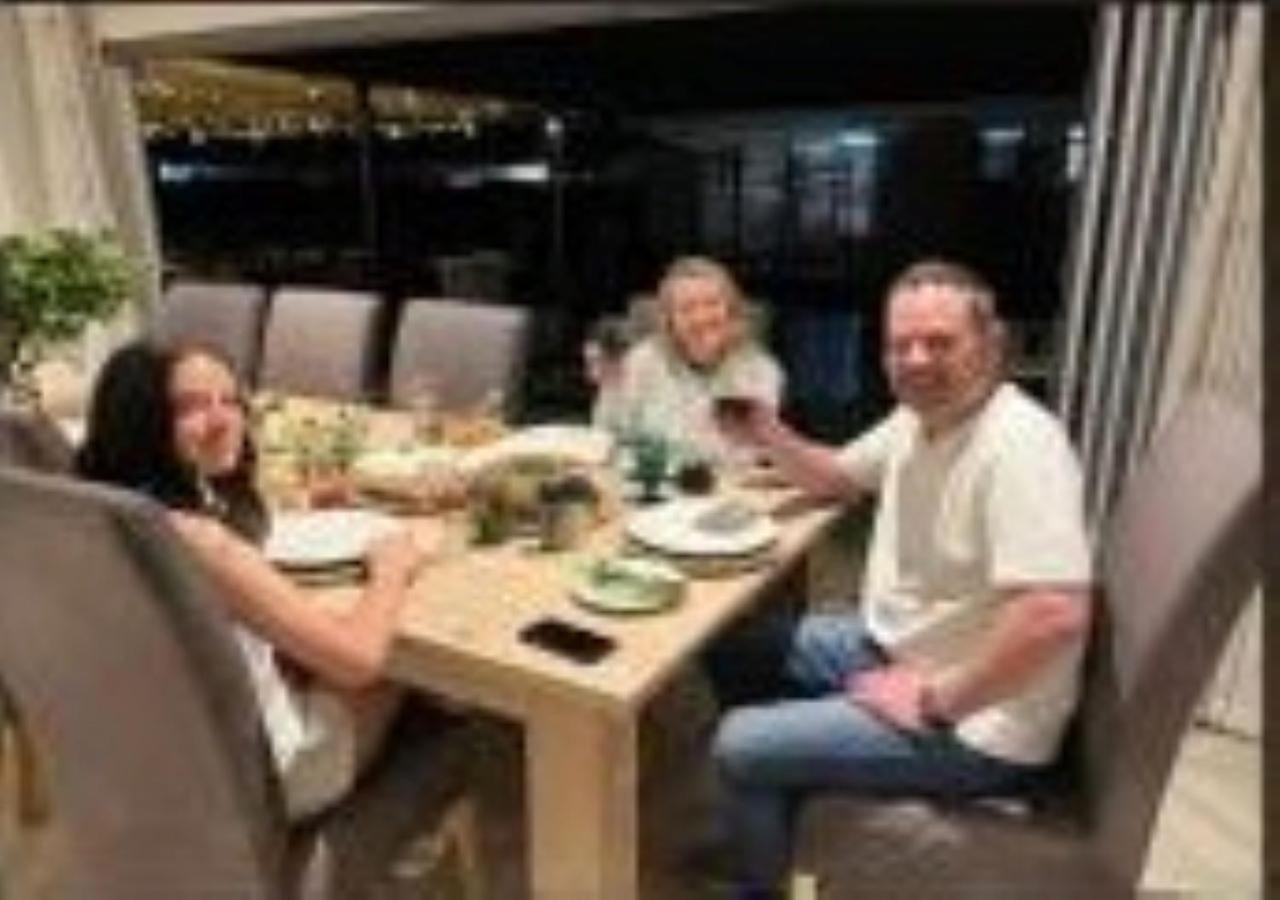 66 On Monzali 4 Star Luxury Guesthouse Хилтън Екстериор снимка